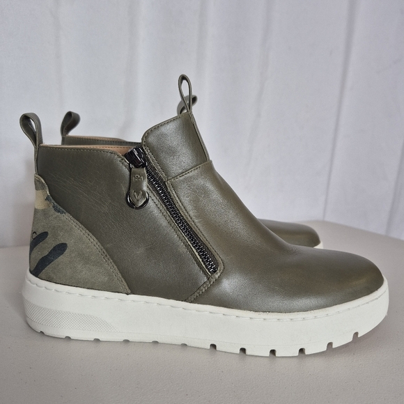 Vionic Brinkely Ankle Bootie - Size 8 - Picture 2 of 16